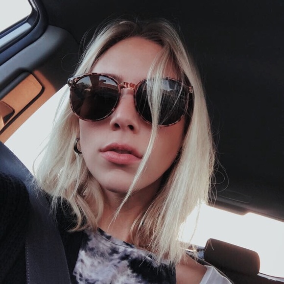 Meet your Posher, Courtney - Picture 4 of 5